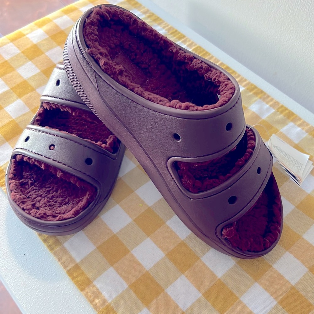 NWT Crocs lined sandals